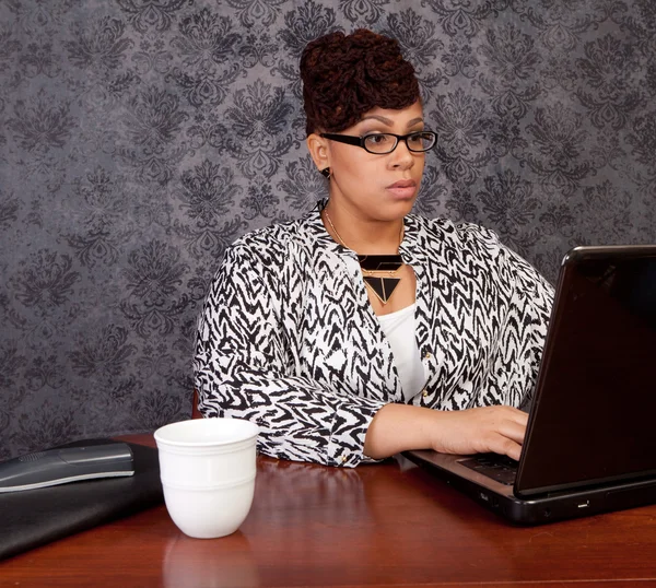 Black woman working from home — Stock Photo, Image