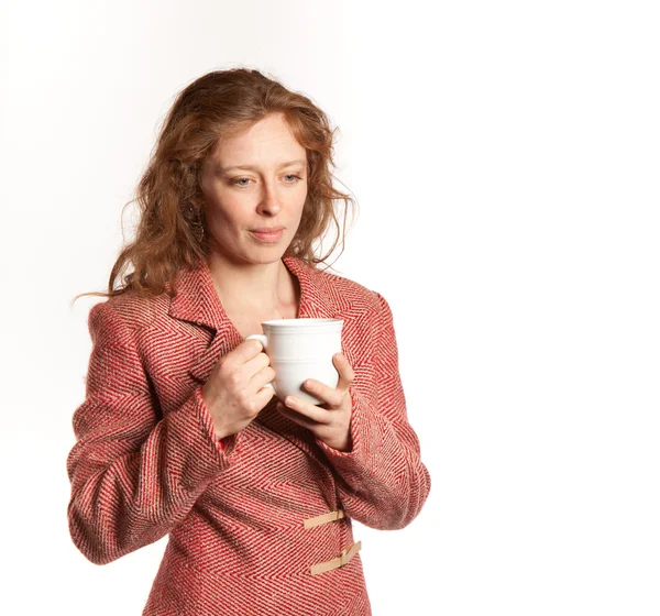 Femme rousse avec tasse de café — Photo