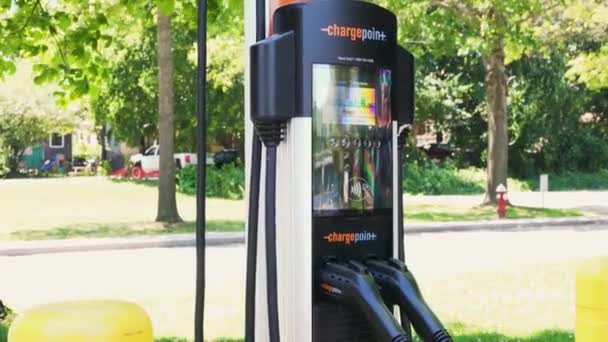 Montague Eua Junho 2022 Porto Estação Energia Chargepoint Para Veículos — Vídeo de Stock