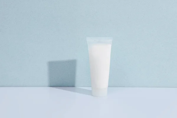 Blanc Vide Serrer Bouteille Tube Crème Cosmétique Concept Soins Peau — Photo