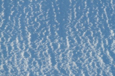 Kar dokusu. Saf mavi ve beyaz karın arka planı. Kış düzeni.