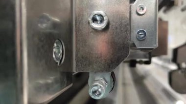 Kabloları kesmek için otomatik makine. Teknolojiler. Endüstri makineleri ve bot