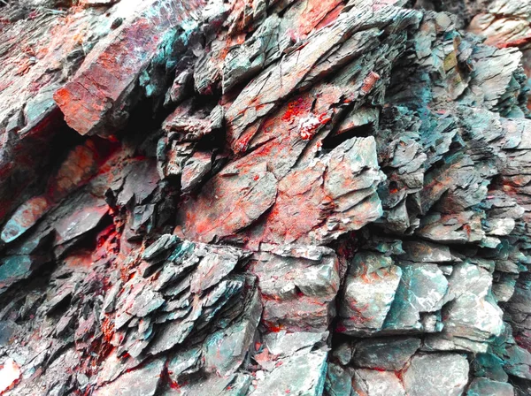 Γεωδαισία. Λίθινη υφή. Ο βράχος είναι καφέ και κόκκινος. Μεταλλικό φόντο. Σχεδιασμός από φυσικά υλικά. — Φωτογραφία Αρχείου