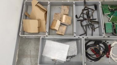 Ekoloji. Çöp ayıklama. Atık geri dönüşümü. Endüstriyel atık sıralama