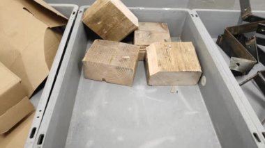 Ekoloji. Çöp ayıklama. Atık geri dönüşümü. Endüstriyel atık ayıklama. Tahta