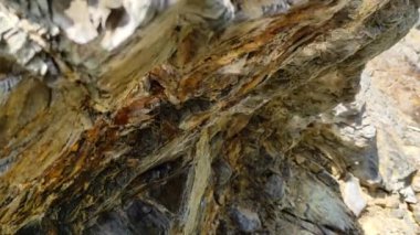 Jeodezi. Kayalardaki mineraller ve taşlar