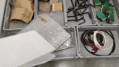 Ekoloji. Çöp ayıklama. Atık geri dönüşümü. Endüstriyel atık sıralama