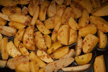 Fırında patates. Altın doku. Patatesler fırında.