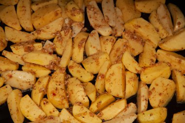 Fırında patates. Altın doku. Patatesler fırında.