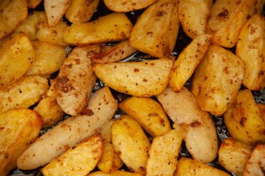 Fırında patates. Altın doku. Patatesler fırında.