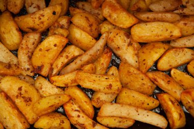 Fırında patates. Altın doku. Patatesler fırında.