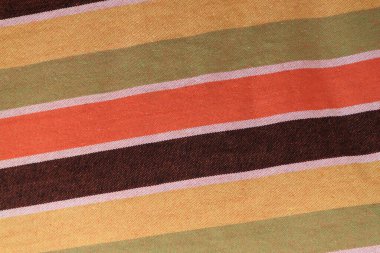 Arka planda çok renkli dalgalı çizgili kumaş dokusu