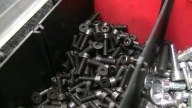 Sürgüler düşüyor. Fasteners. Onarım ve bakım.