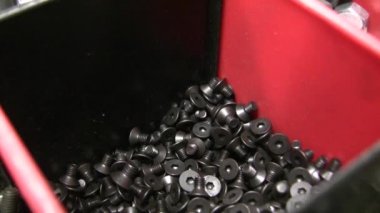 Sürgüler düşüyor. Fasteners. Onarım ve bakım.