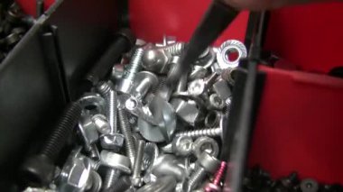 Sürgüler düşüyor. Fasteners. Onarım ve bakım.