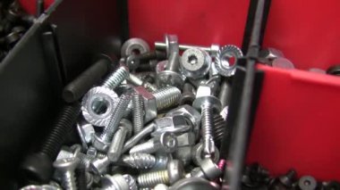 Sürgüler düşüyor. Fasteners. Onarım ve bakım.