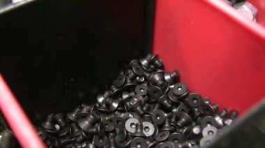 Sürgüler düşüyor. Fasteners. Onarım ve bakım.