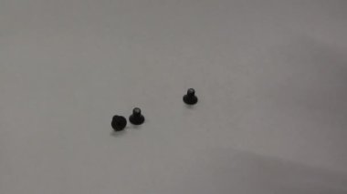 Sürgüler düşüyor. Fasteners. Onarım ve bakım.