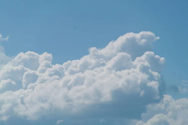 Хмари Блакитному Небі Сонячний День Сонячне Небо Фон — стокове фото