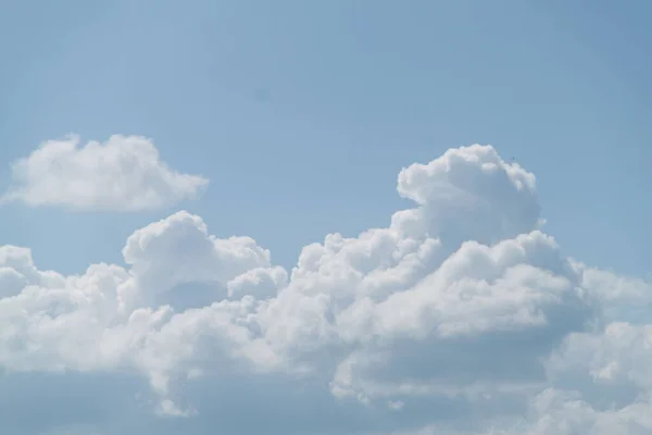 Хмари Блакитному Небі Сонячний День Сонячне Небо Фон — стокове фото