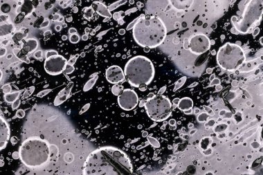 Karanlık soyut dokulu arka planlar. Lekeler ve lekeler. Alkol mürekkebi.