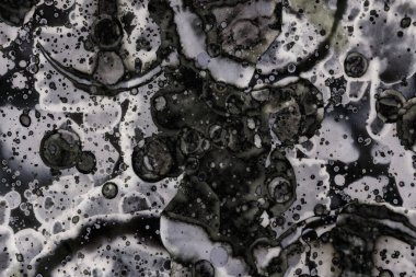 Karanlık soyut dokulu arka planlar. Lekeler ve lekeler. Alkol mürekkebi.