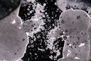 Karanlık soyut dokulu arka planlar. Lekeler ve lekeler. Alkol mürekkebi.