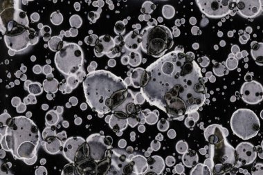 Karanlık soyut dokulu arka planlar. Lekeler ve lekeler. Alkol mürekkebi.