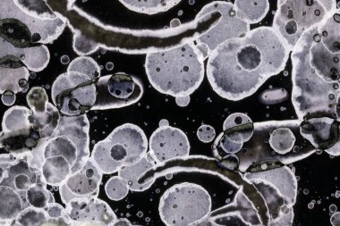 Karanlık soyut dokulu arka planlar. Lekeler ve lekeler. Alkol mürekkebi.