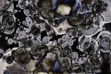 Karanlık soyut dokulu arka planlar. Lekeler ve lekeler. Alkol mürekkebi.