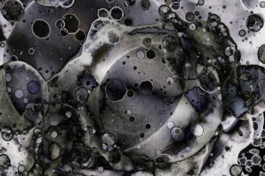 Karanlık soyut dokulu arka planlar. Lekeler ve lekeler. Alkol mürekkebi.