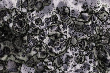 Karanlık soyut dokulu arka planlar. Lekeler ve lekeler. Alkol mürekkebi.