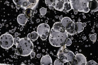 Karanlık soyut dokulu arka planlar. Lekeler ve lekeler. Alkol mürekkebi.