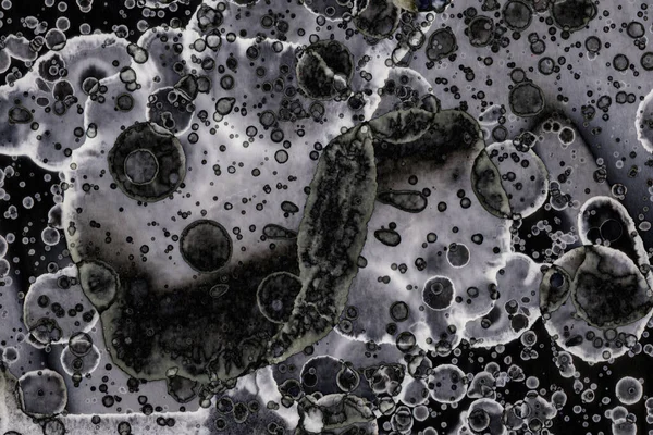 Karanlık soyut dokulu arka planlar. Lekeler ve lekeler. Alkol mürekkebi.