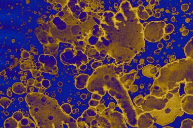 Soyut mavi sarı arka plan. Lekeler ve kabarcıklar. Alkol mürekkebi sanatı. Sembol.