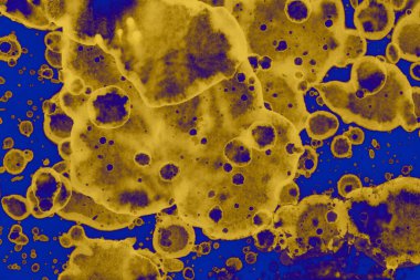 Soyut mavi sarı arka plan. Lekeler ve kabarcıklar. Alkol mürekkebi sanatı. Sembol.