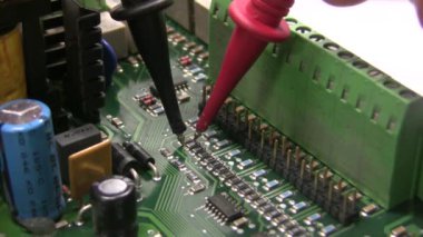 Touch with a tester on the board. Diagnosis service center. repair and maintenance. The electronics are broken. High quality FullHD footage