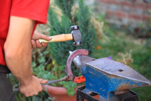 Voorbereiding van een hoefijzer — Stockfoto