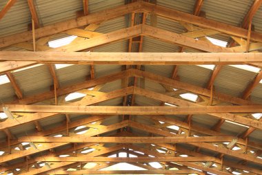 At Binme için binanın ahşap çerçeve