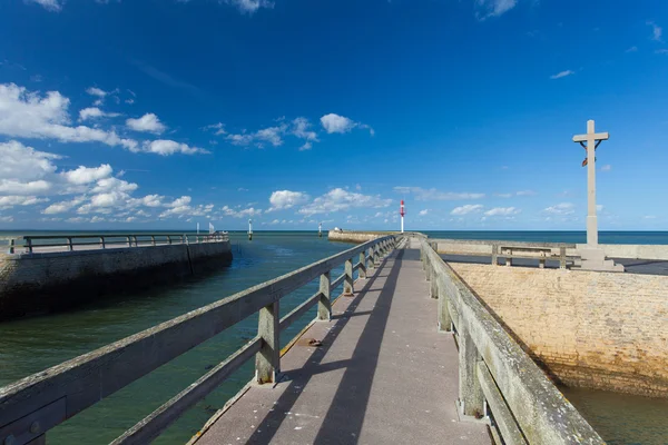 Pontonsteg und Kanal des Grandcamp Normandie — Stockfoto