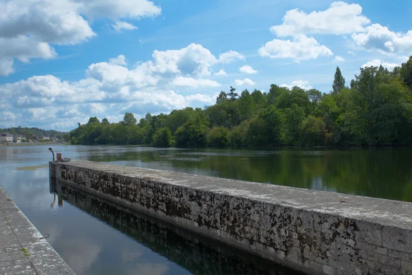 Dam з дерев'яними голки у Франції — стокове фото