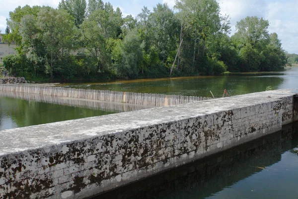 Diga con aghi in legno in Francia — Foto Stock