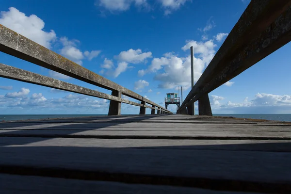 Jetty pontoon luc sur mer — Stock Photo, Image