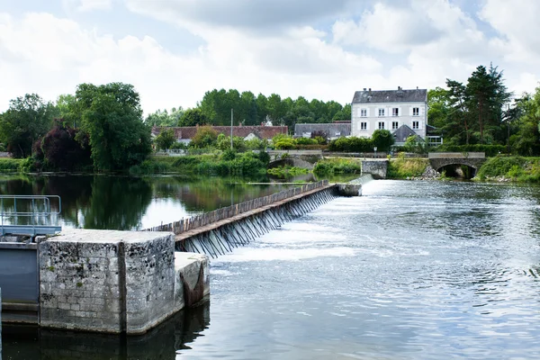 Damm mit hölzernen Nadeln in Frankreich — Stockfoto