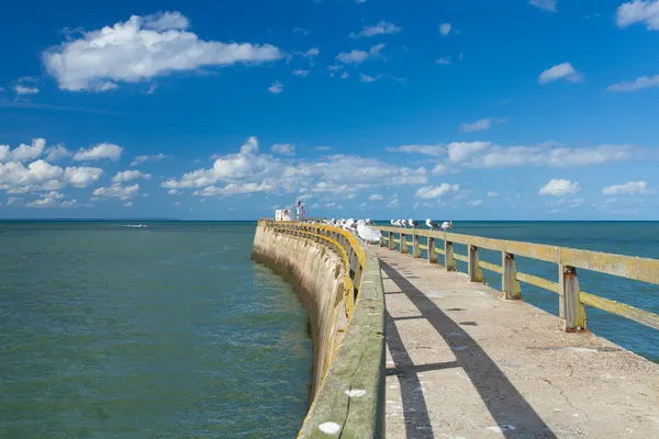 Pontoon jetty and channel of grandcamp normandy — Stock Photo, Image