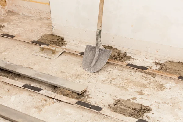 Preparing a cement screed — Stock Photo, Image