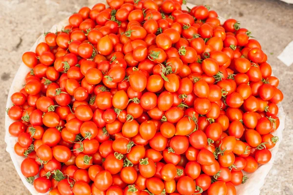 Display of tomatoes at the market — Stock Photo, Image