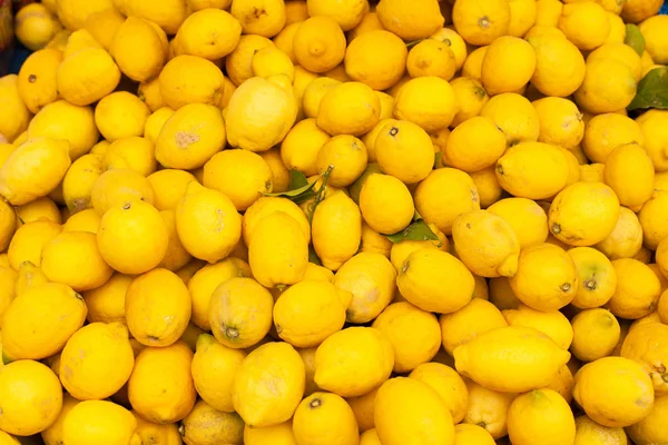 Display of bio lemons market — Stock Photo, Image