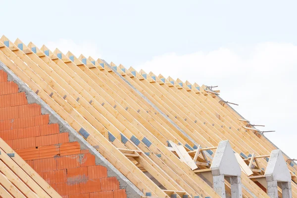 Casa de ladrillo en construcción — Foto de Stock