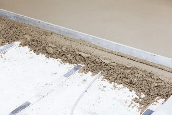 Çimento şap hazırlanıyor — Stok fotoğraf